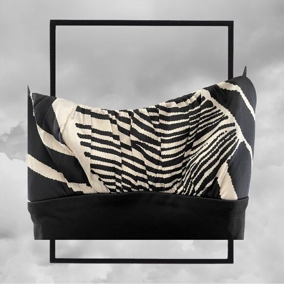 BLACK AND WHITE RUFFLED DRESS - Picture 10 of 14